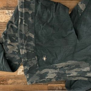 Smart wool 250 leggings with hole at knee seam (women small)